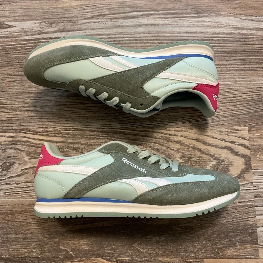 Reebok Women’s World 70 Sneaker Green Grey, Pink and White 7.5 NWOT